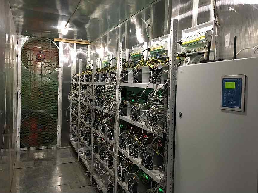 Antminer l9. Antminer контейнер. Майнеры s9 в контейнере для лета.