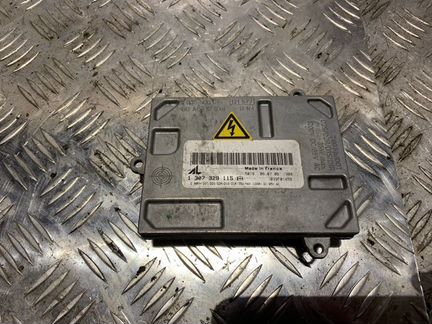 Блок ксенона правый Audi A4 B7 2.0 2007