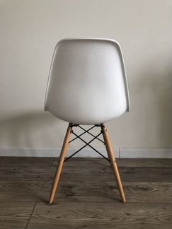 Стул Eames белый