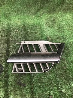 Решетка радиатора передняя правая Mitsubishi