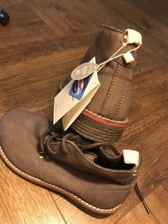 Новые кожаные ботинки Zara