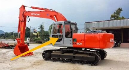 Стекло дверное нижнее Hitachi Ex 100/200/300