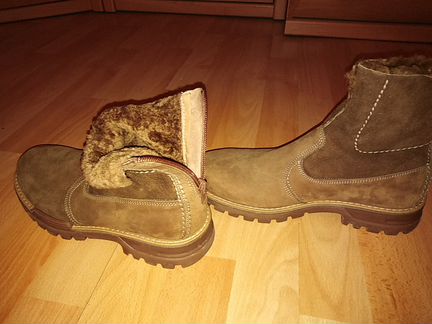 Женские высокие ботинки или даже сапоги