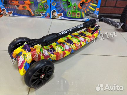 Самокат трёхколёсный