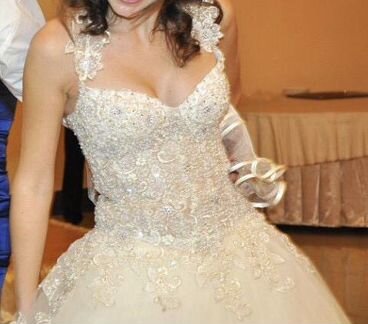 Свадебное платье, фата, перчатки, сумочка