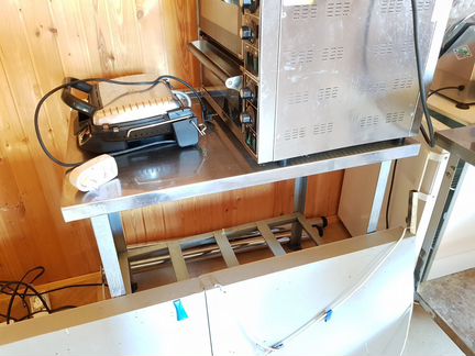 Столы из нержавейки 60 и 95 см для ресторана