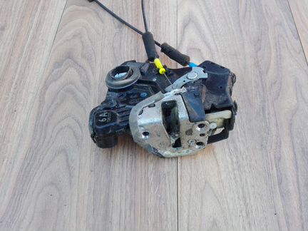 Замок двери левый передний Toyota Corolla 120 2001