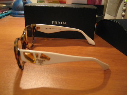 Оправа - фирма Prada