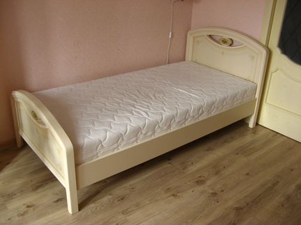 Продам кровать с матрасом в стиле прованс