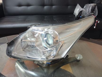 Тойота Авенсис 3 фара передняя левая