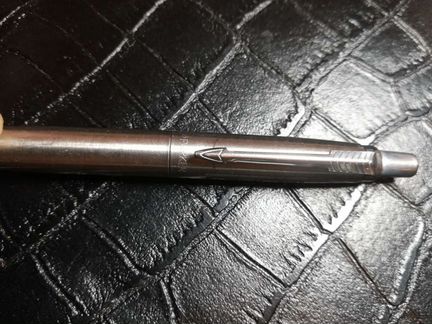 Ручка parker made in UK T I золотая