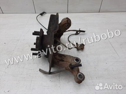 Кулак передний правый Toyota Auris E15 1zrfe 2008