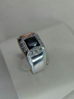 Серебро 925 проба,Кольцо с Ониксом и Цирконами