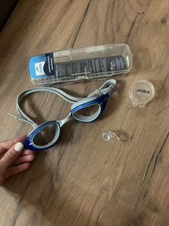 Плавательные очки, затычка для носа (в бассейн)