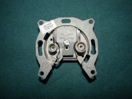 Розетка телевизионная ikusi artu-F