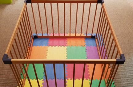 Манеж деревянный