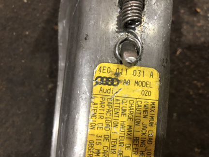 Домкрат на Ауди Audi A8 А8 4E 2003-2009 4E0011031A