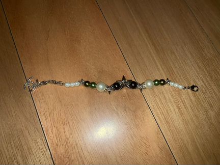 Серебряный браслет Chanel с логот и жемчугом