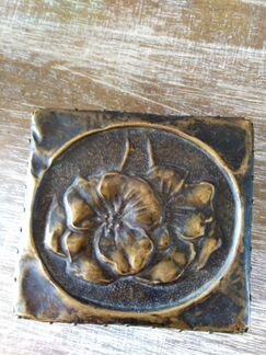 Шкатулка в русском стиле с басменной накладкой