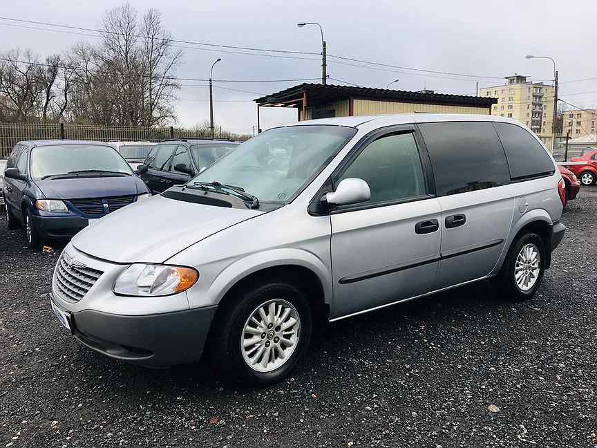 Крайслер вояджер 2002 2.4. Крайслер Вояджер 2002. Chrysler Voyager 2002 салон. Крайслер Вояджер 2002 года. Chrysler Grand Voyager 2002 салон.