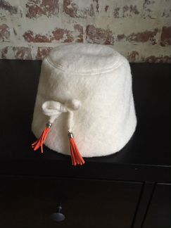 Шерстяная шляпка 54