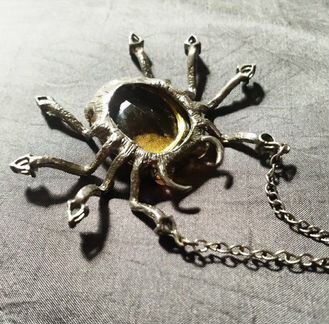 Колье с подвеской