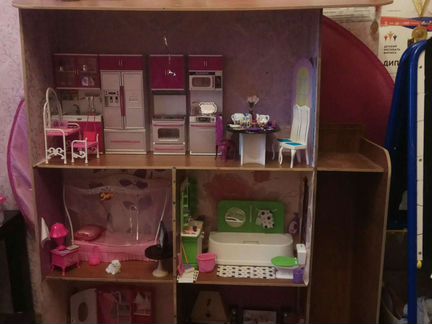 Кукольный дом для Барби с куклами, мебелью, техник