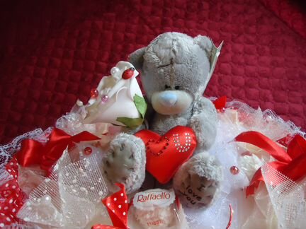 Букет с конфетами рафаэлло и мишкой Тедди