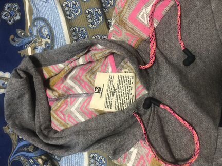 Худи молодежное со встроенными наушниками