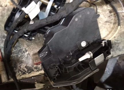 Замок двери задний правый Bmw 5-Series F10