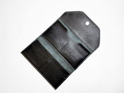 Черный кошелек на кнопке из натуральной кожи