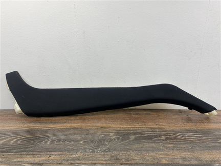 Обшивка стойки задняя правая Kia Quoris 2012-2018