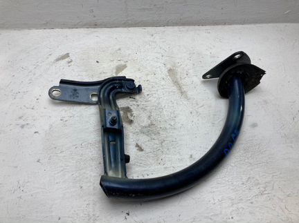 Петля багажника правая Volkswagen Passat B7 1.6