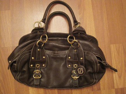 Коричневая кожаная сумка