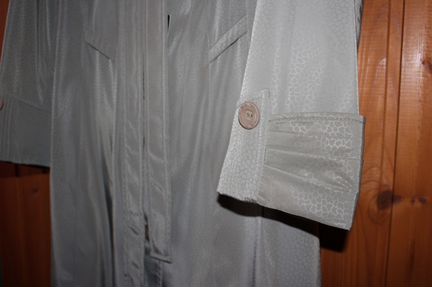 Женский плащ