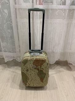 Чемодан на колёсах