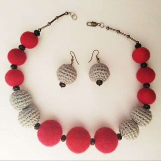 Комплект бусы и серьги (ручная работа)