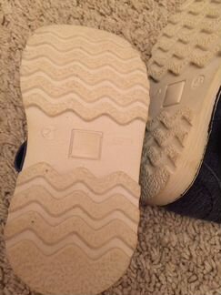 Ботинки с хорошим жестким задником р 21