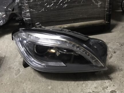 Фара правая на мерседес 166 мл