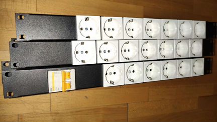 Блок розеток в серверный шкаф 19