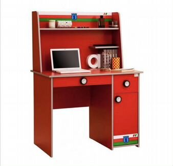 Письменный стол,комод и шкаф