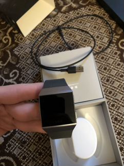 Часы fitbit ionic